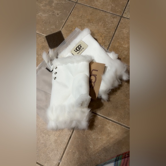 UGG White Faux Fur Fingerless Gloves - Picture 4 of 5